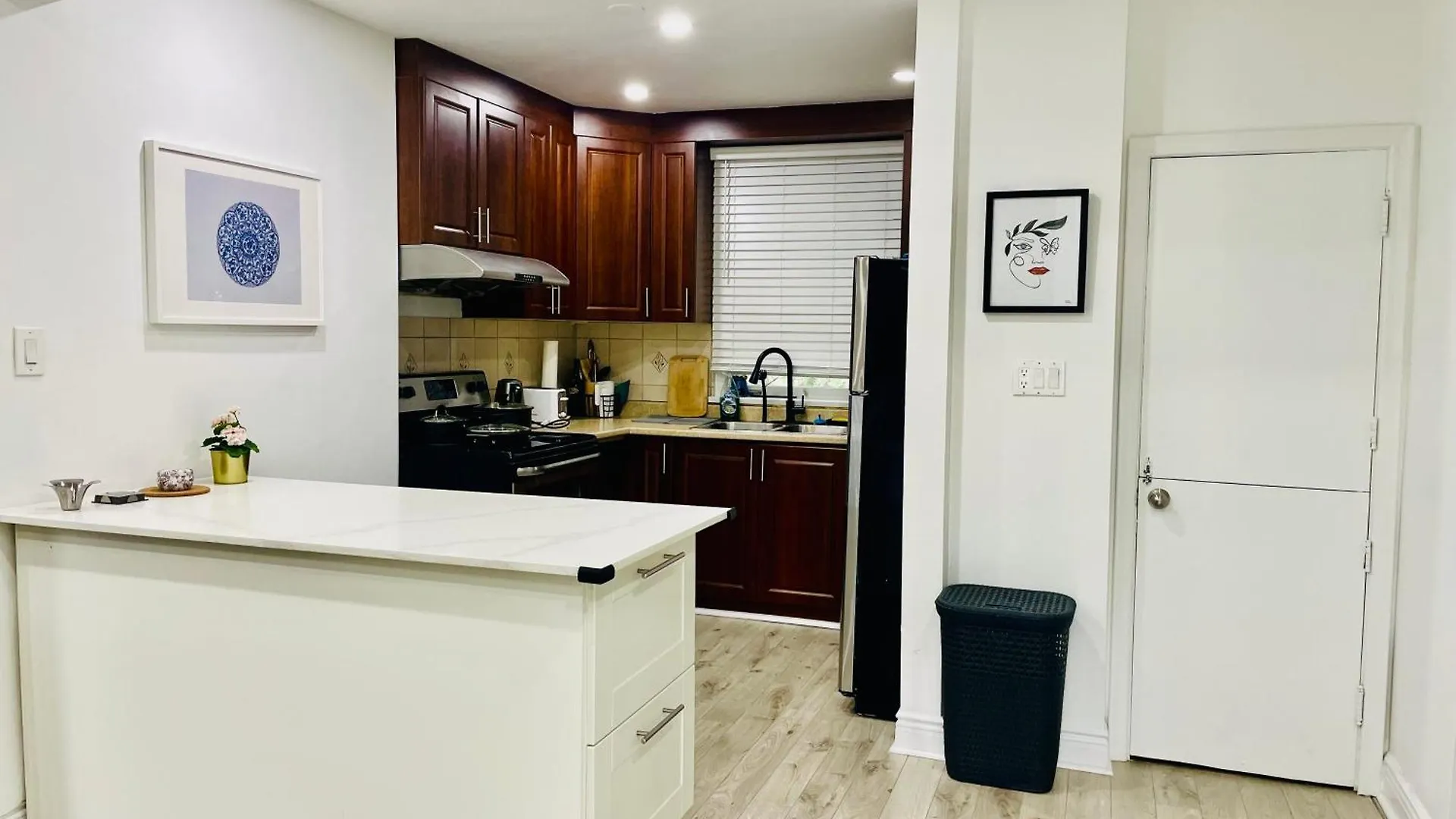 3Room Entire Floor Walk 2 Subway Toronto