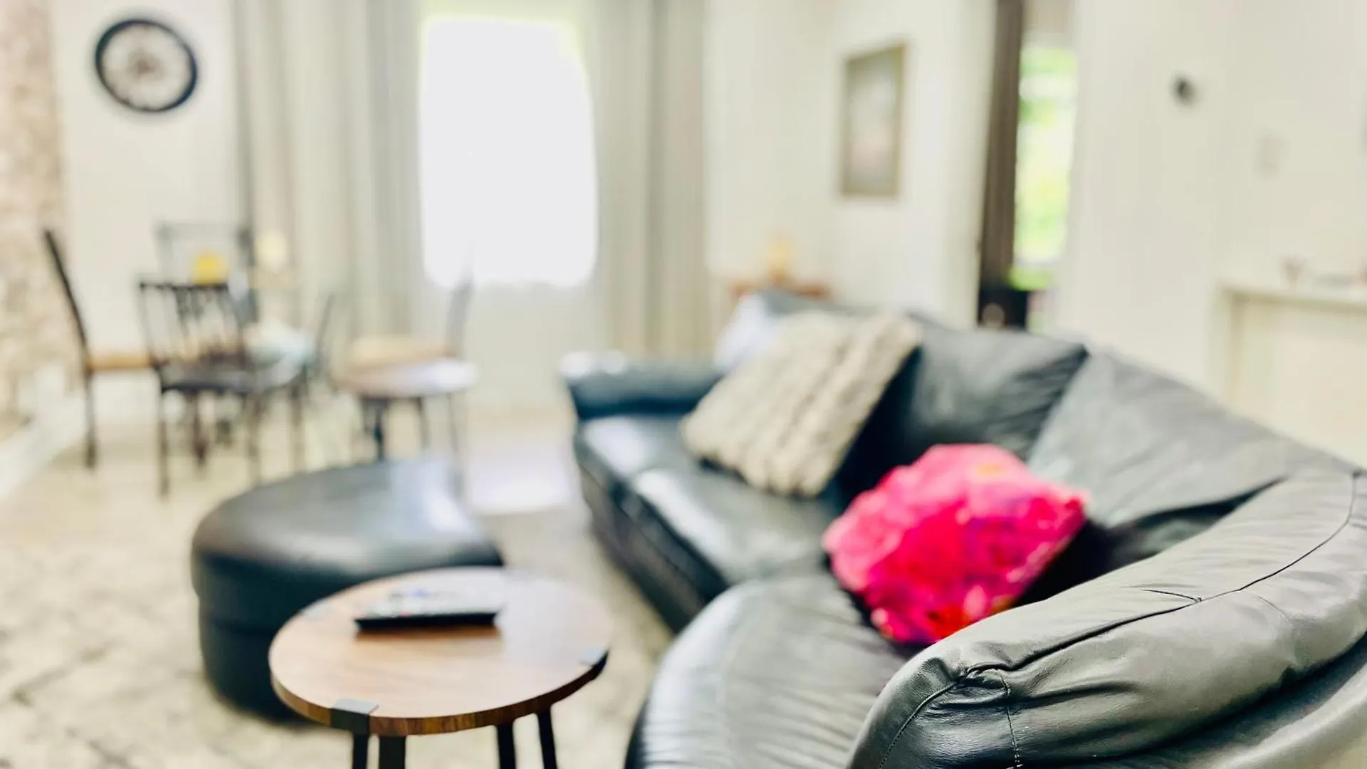 3Room Entire Floor Walk 2 Subway Toronto 0*,  Kanada