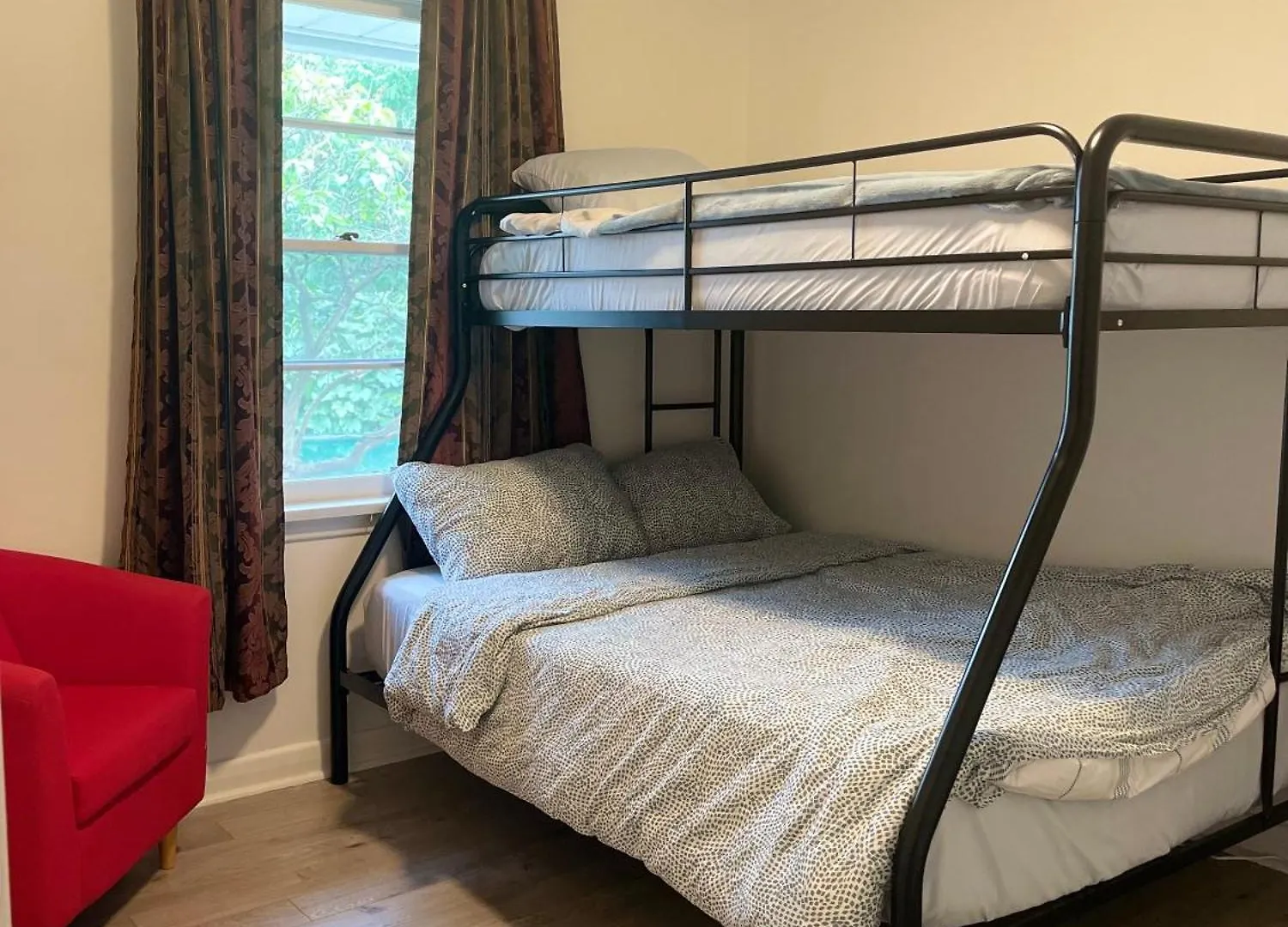 3Room Entire Floor Walk 2 Subway Toronto 0*,  Kanada