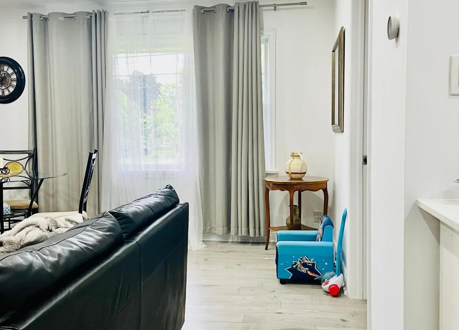 3Room Entire Floor Walk 2 Subway Toronto