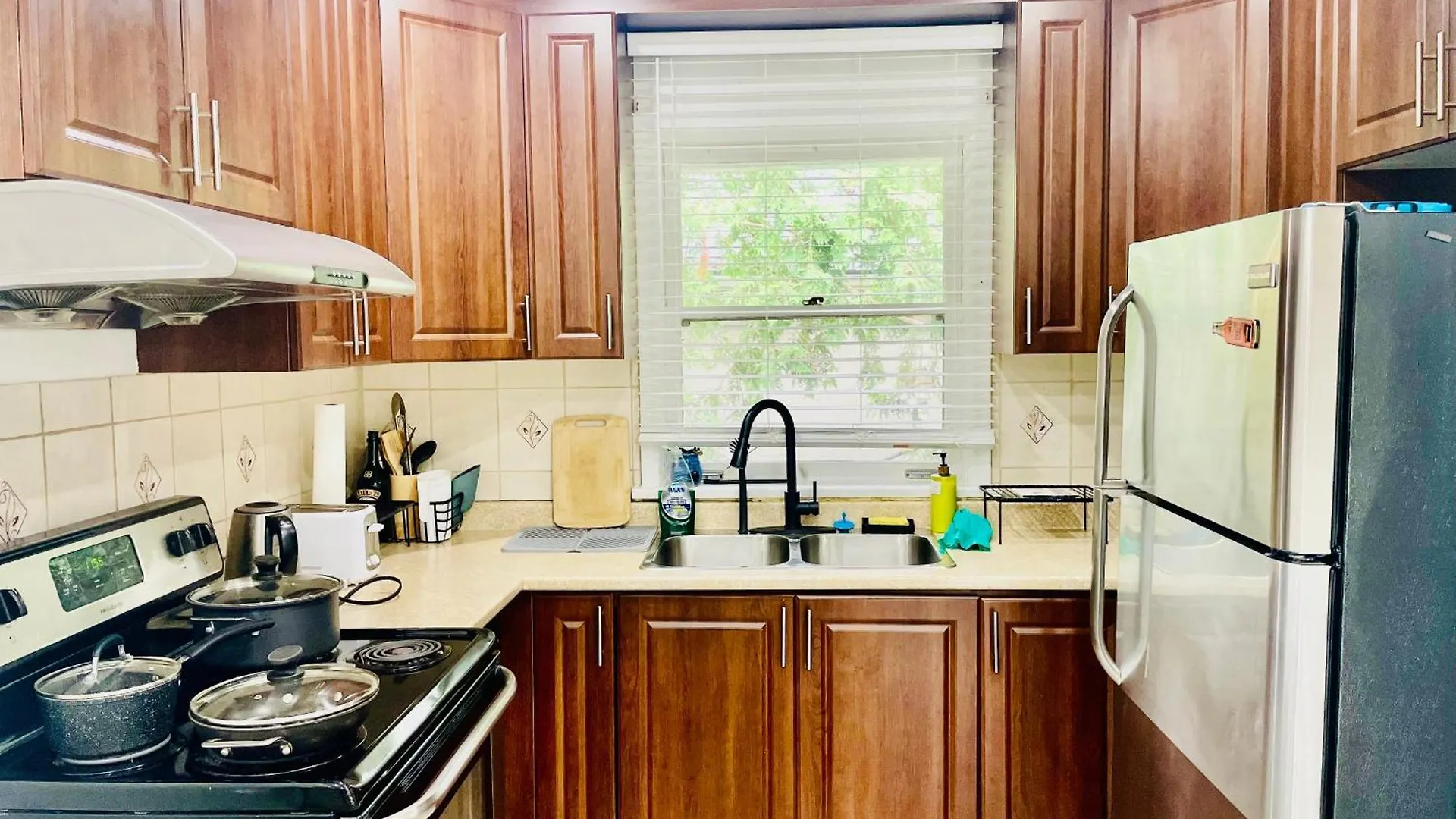 3Room Entire Floor Walk 2 Subway Toronto